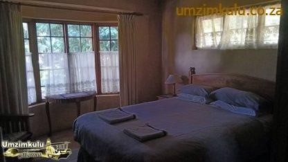 Couples Special: Umzimkulu Marina Unit 5 Double Bed Room